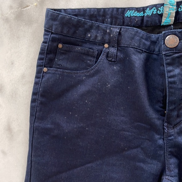 Soft Skinny Jeans - Picture 5 of 5